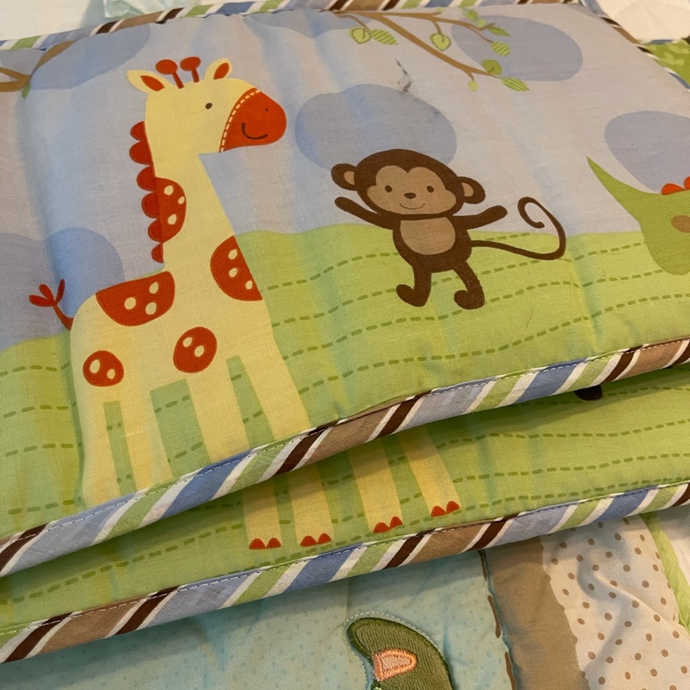 Crib set